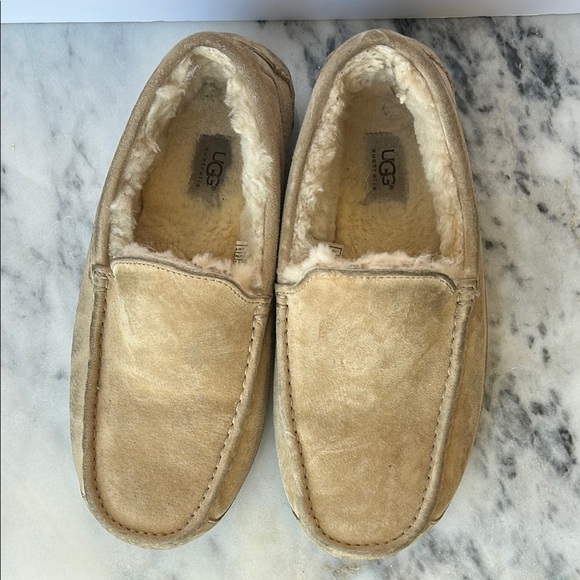 UGG Men's Ascot Slipper in Tan | 11 - Picture 2 of 5